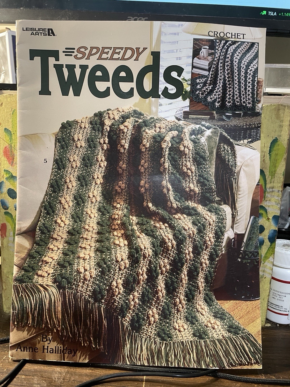 LEISURE ARTS CROCHET SPEEDY TWEEDS 8 DESIGNS BY ANNE HALLIDAY