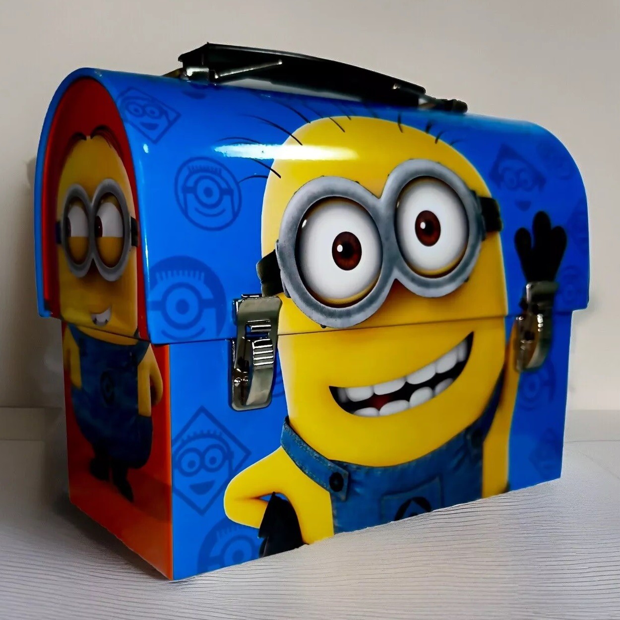 Minions 2014 Metal Domed Lunch Box Party Favor Container Collectible Universal