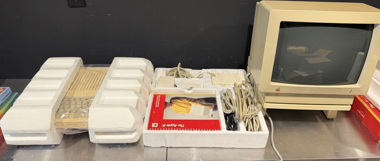 Apple IIc Computer System W/ Manuals, Games, Tested+Much More!! See Pics! READ!