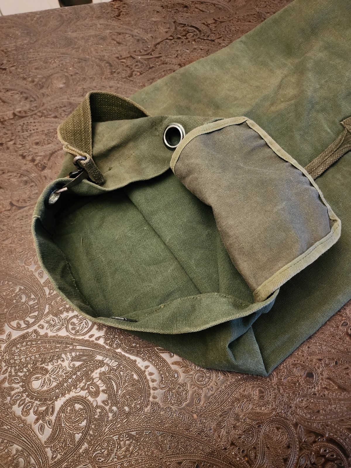 Vintage US Military Duffel Bag. Top Load, Green Canvas, Handle & Strap.