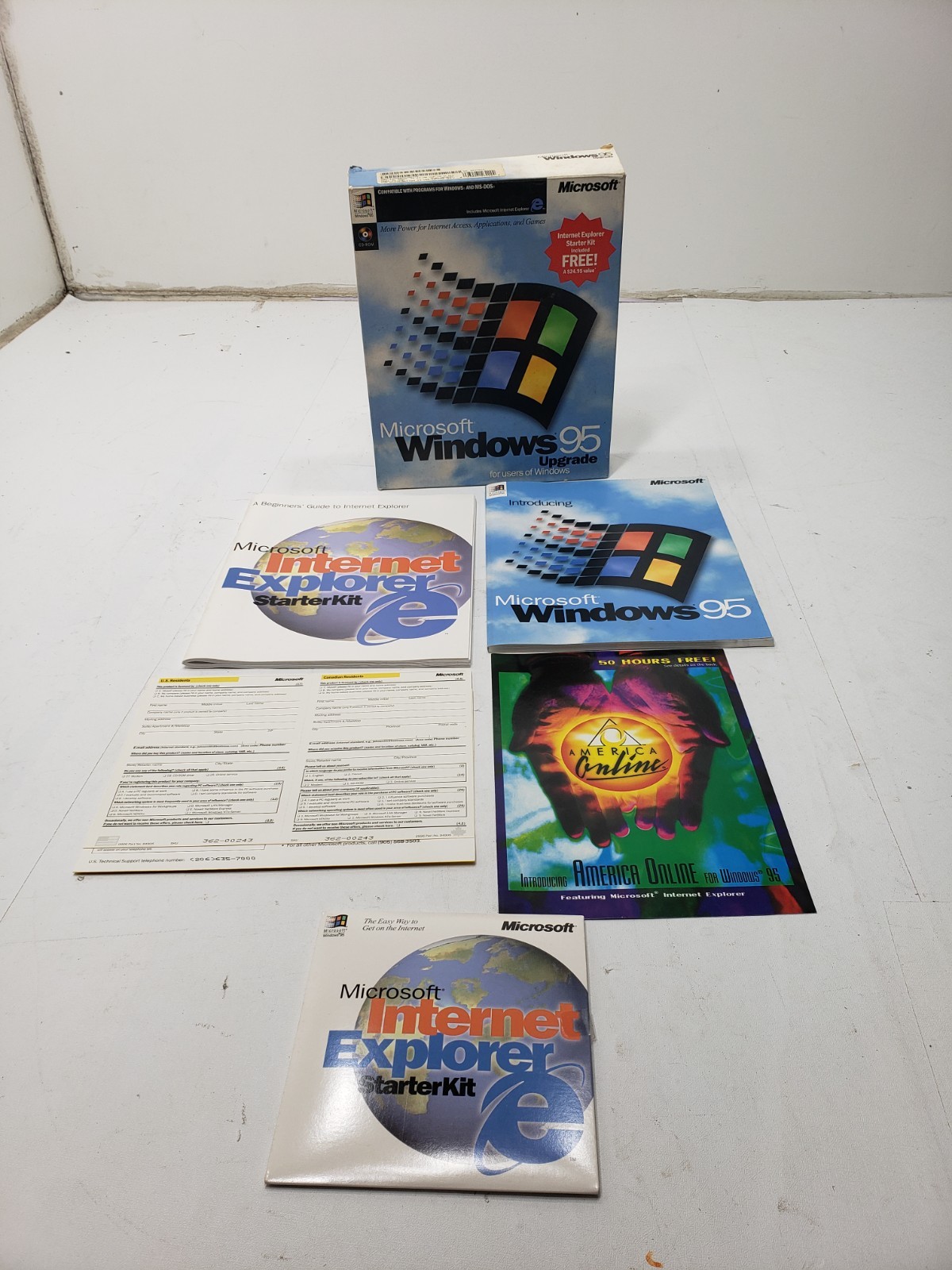 Vintage Microsoft Windows 95 Upgrade CD-ROM Complete Big Box IE Starter Kit