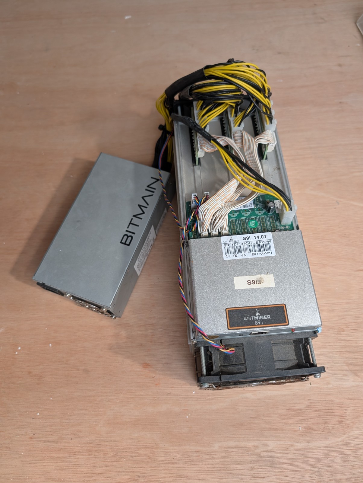 bitmain antminer s9i Bitcoin miner with PSU