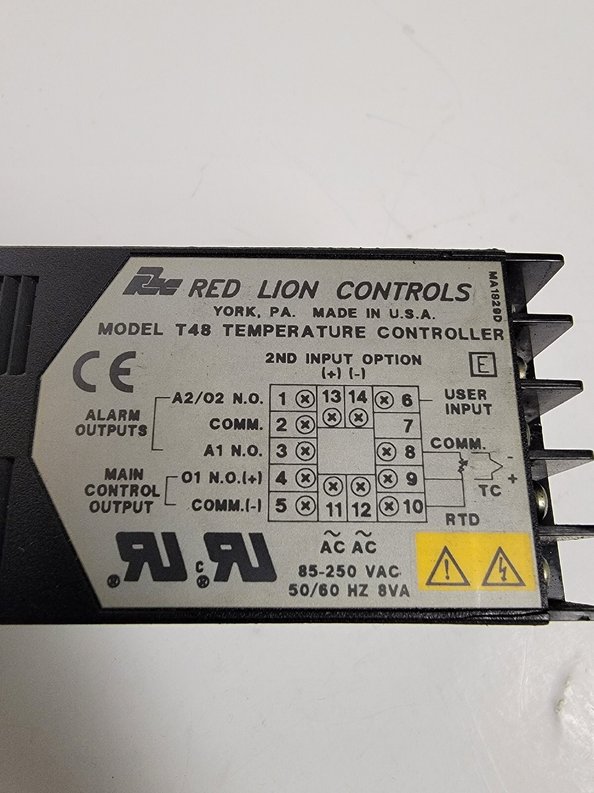 RED LIONS CONTROL T48 TEMPERATURE CONTROLLER. T4821000.