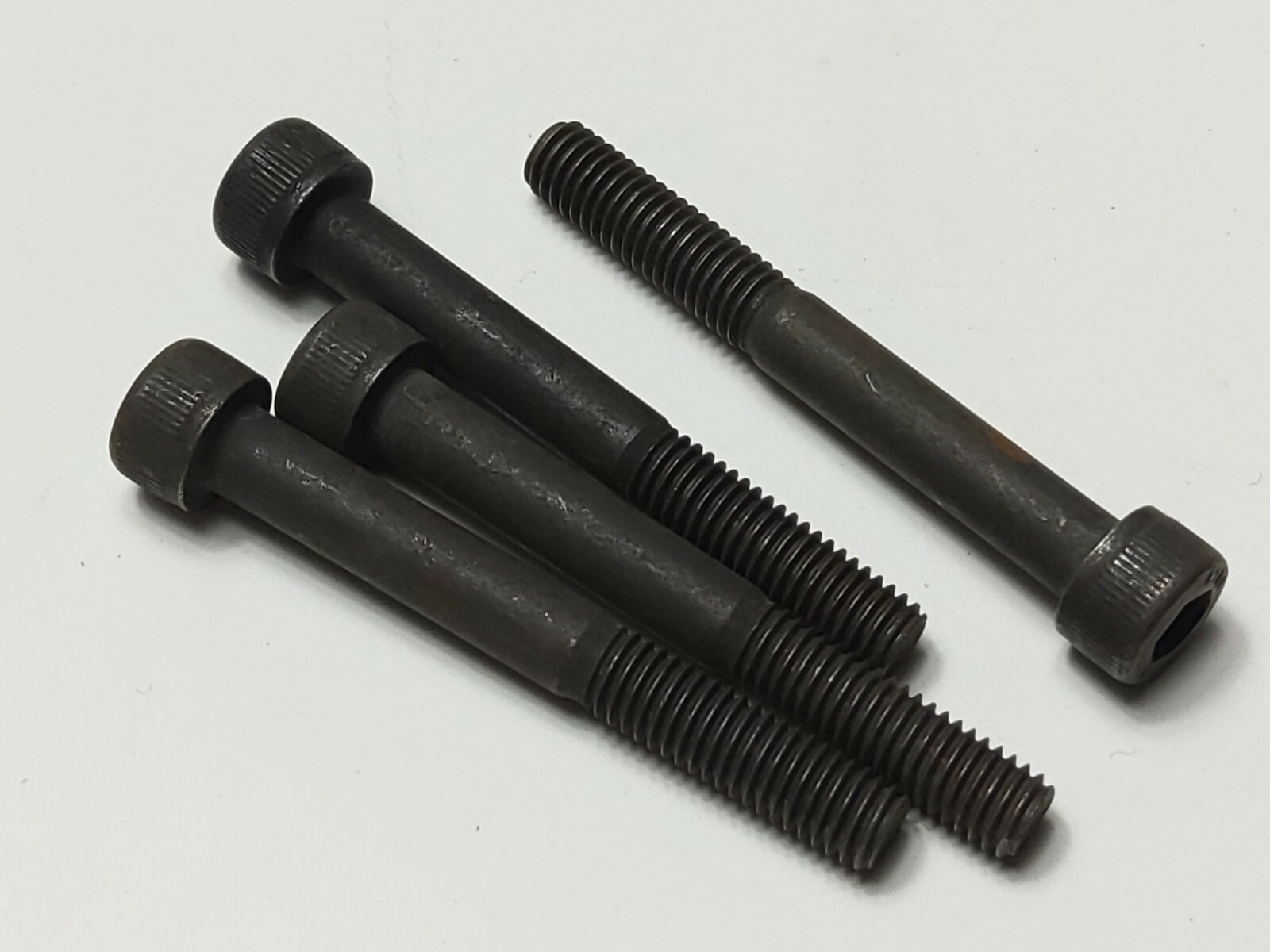 LOT OF 4 HITACHI BOLTS 944-487 (NOS)