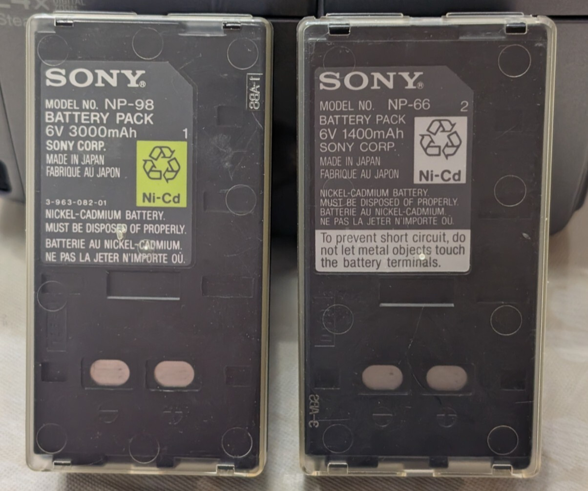 Sony Handycam CCD-TRV40 Video8 with 2 Batteries - UNTESTED, PARTS ONLY