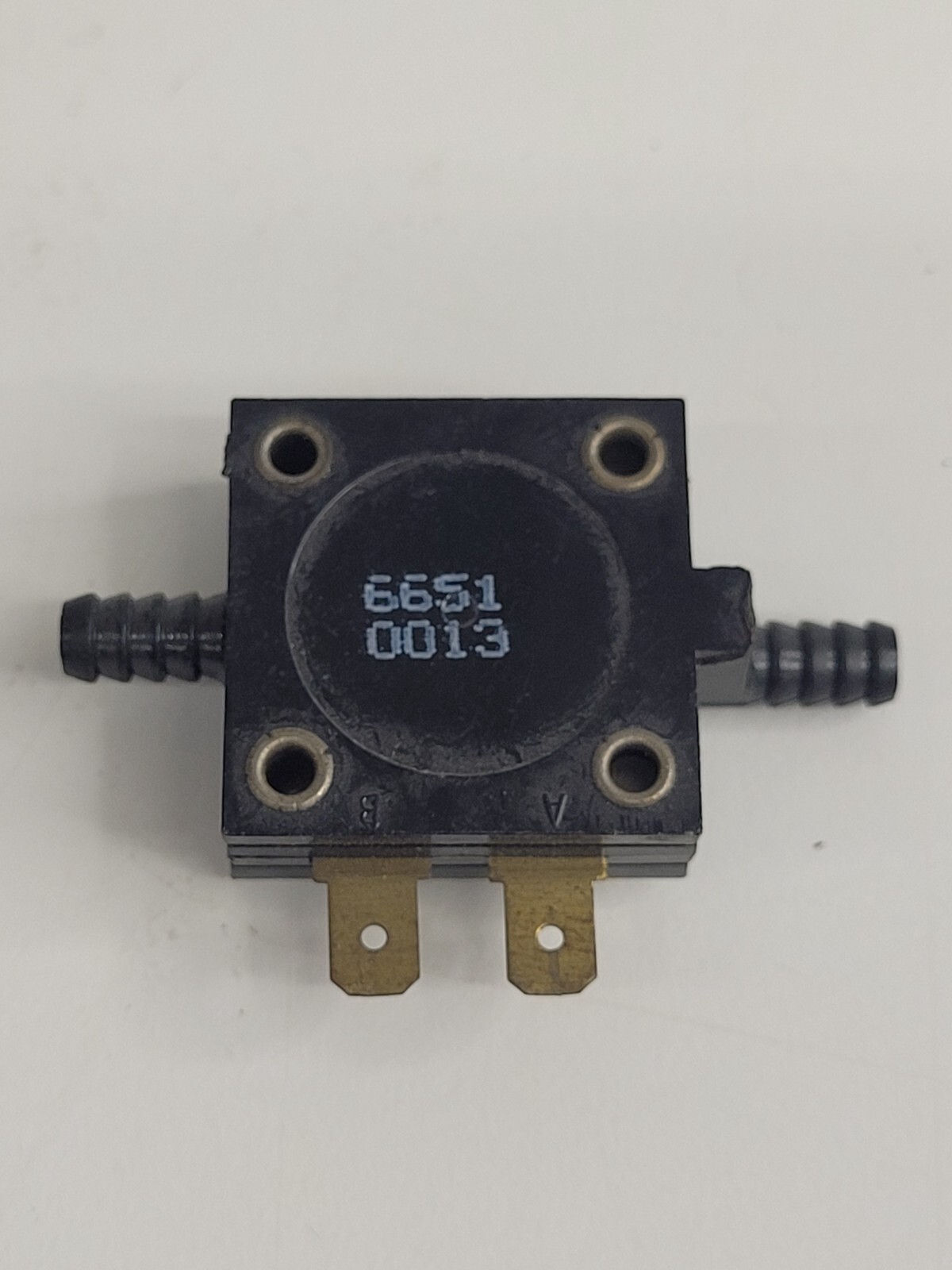 WORLD MAGNETICS PSF 100A PRESSURE SENSOR SWITCH 6651-0013 NEW sp8