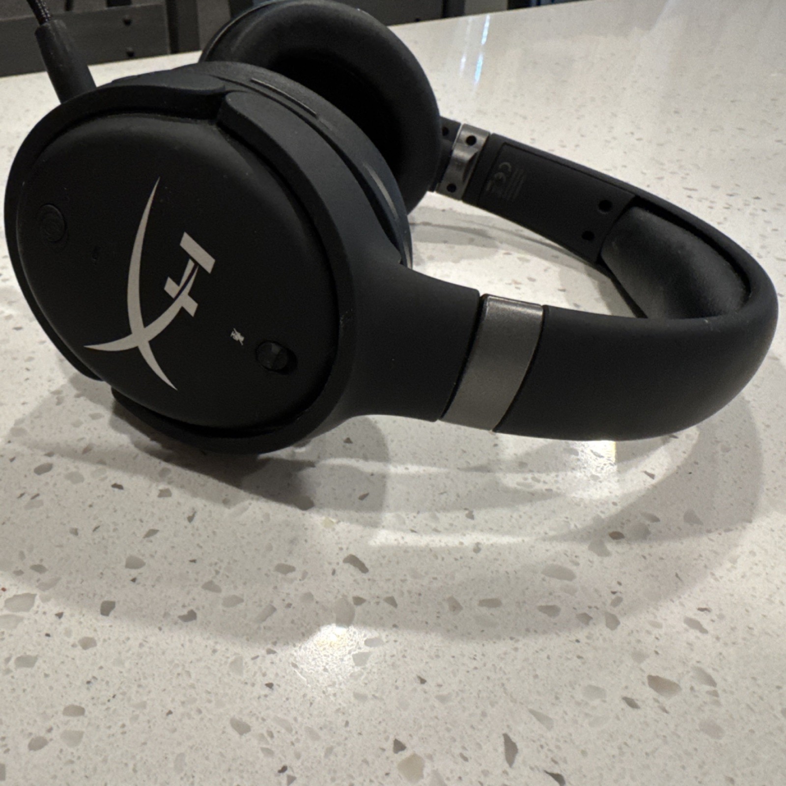 HyperX Cloud Orbit S Wireless gaming headset (Head tracking technology)