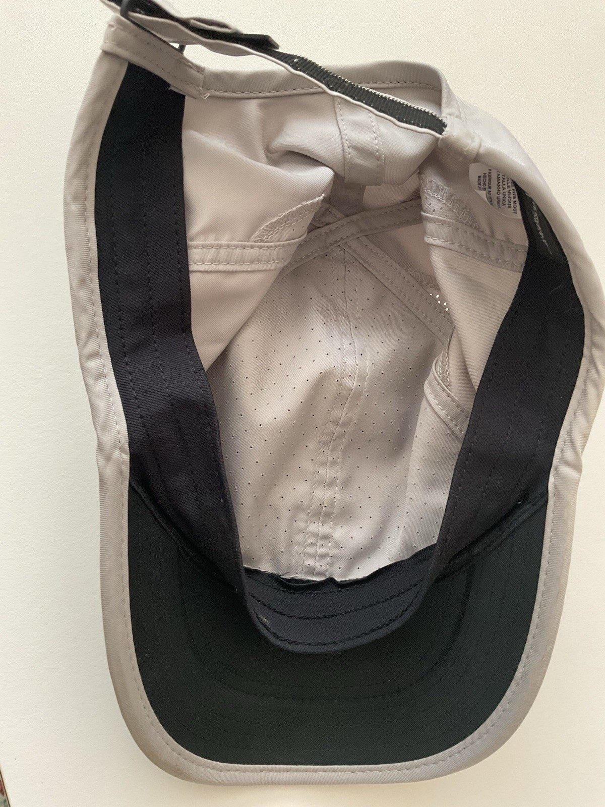 Nike Featherlight Dri Fit Light Gray Adjustable Strap Back Running Cap Hat