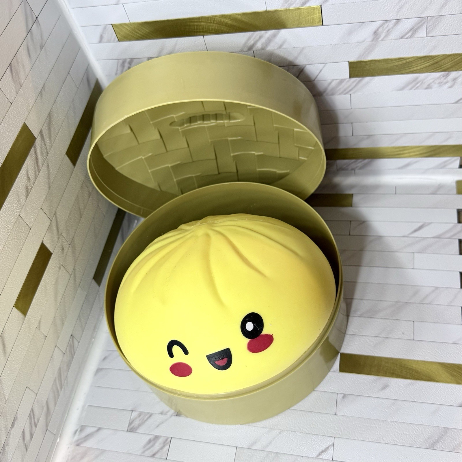 Jumbo Dumpling Squishy with steamer case