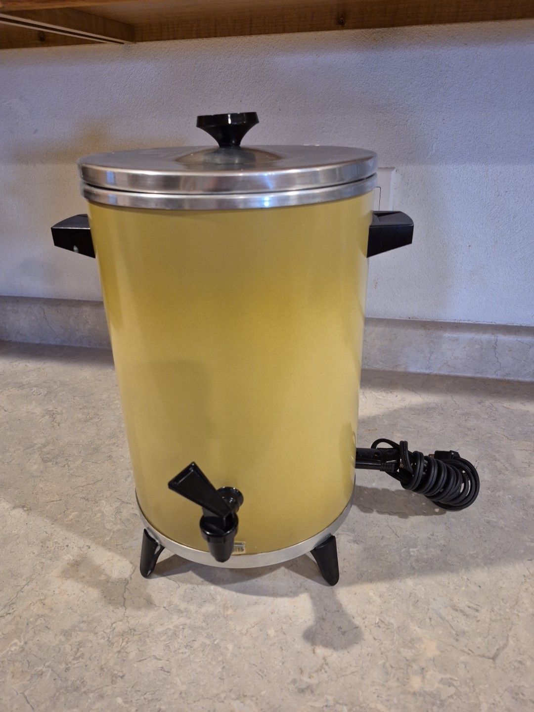 VTG West Bend Automatic COFFEE MAKER HARVEST GOLD Percolator 13535 30 Cup Yellow