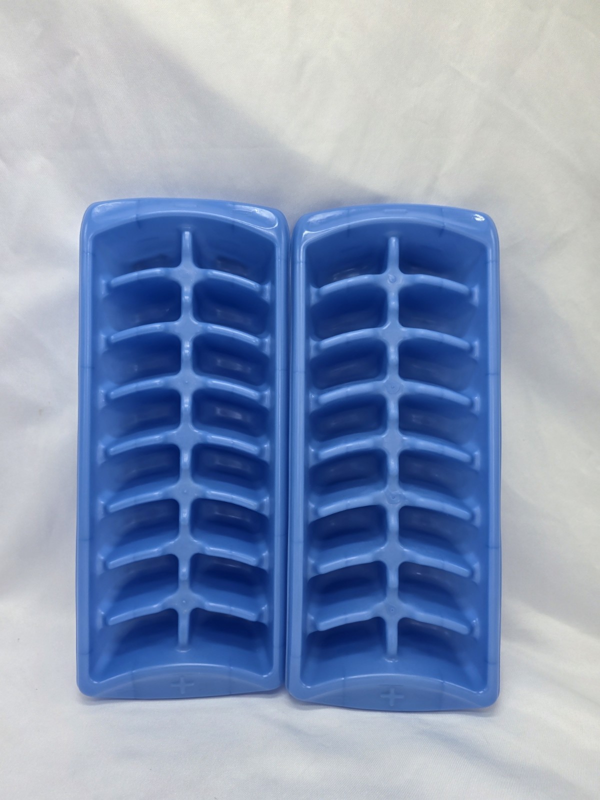 Rubbermaid FG2879RDPERI Ice Cube Trays - Blue (2 Pack)