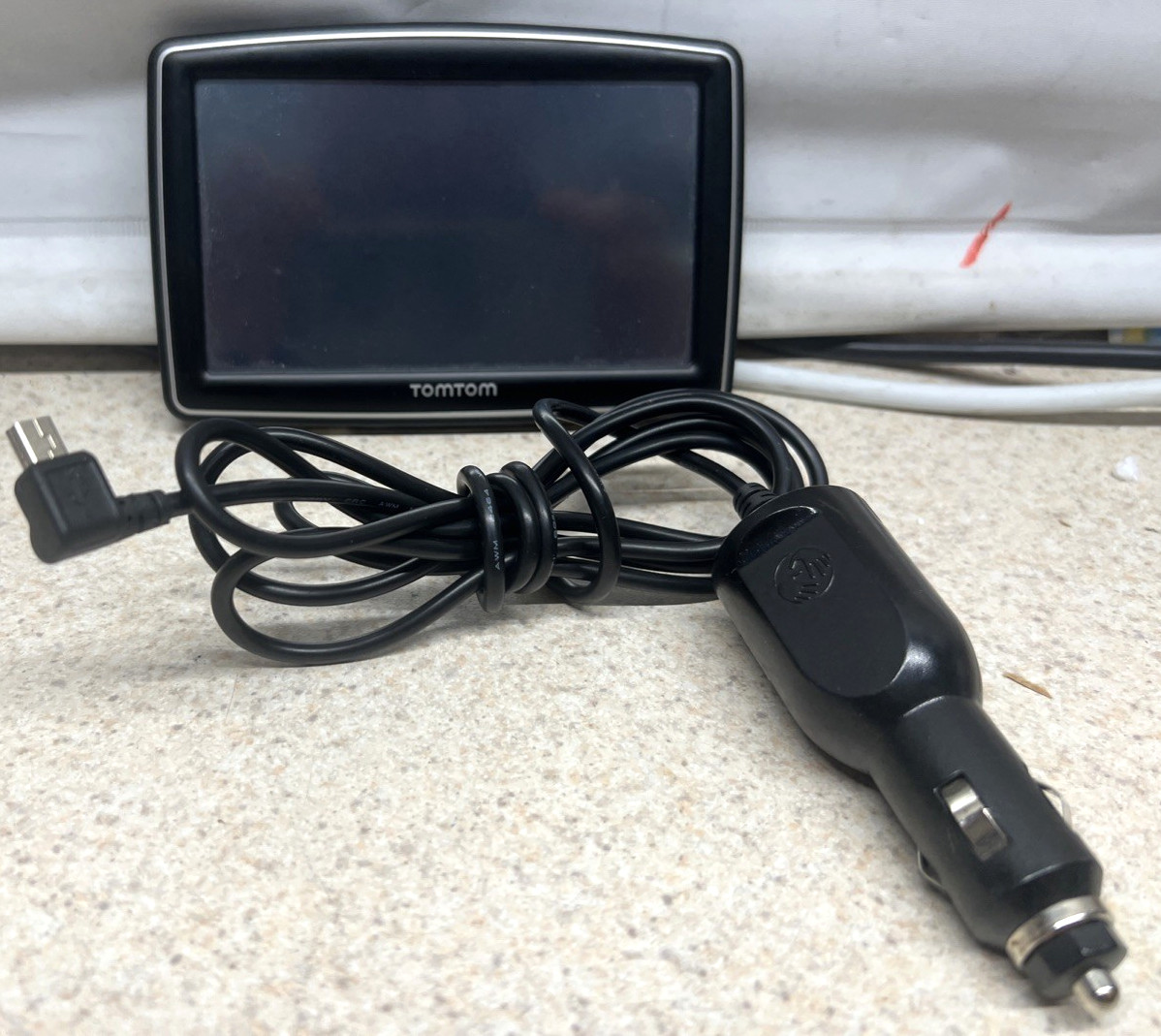 TomTom XXL car navigation system. Model N14644. Black. Free Shipping