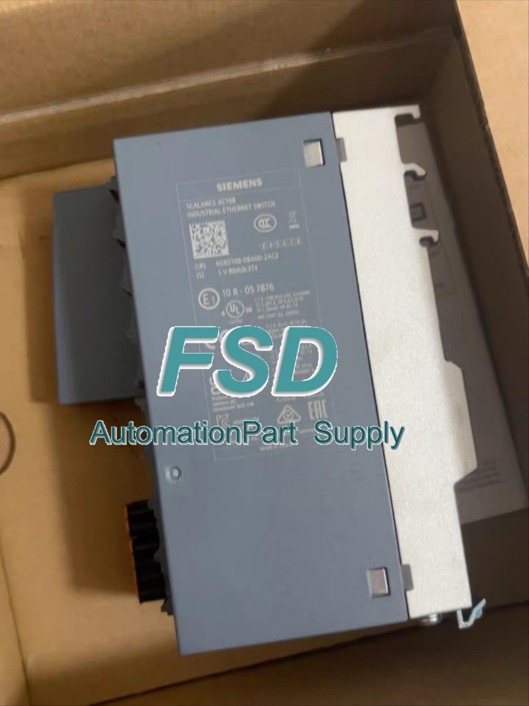 1 PC  Original  Siemens  6GK5108-0BA00-2AC2  Expedited  Shipping