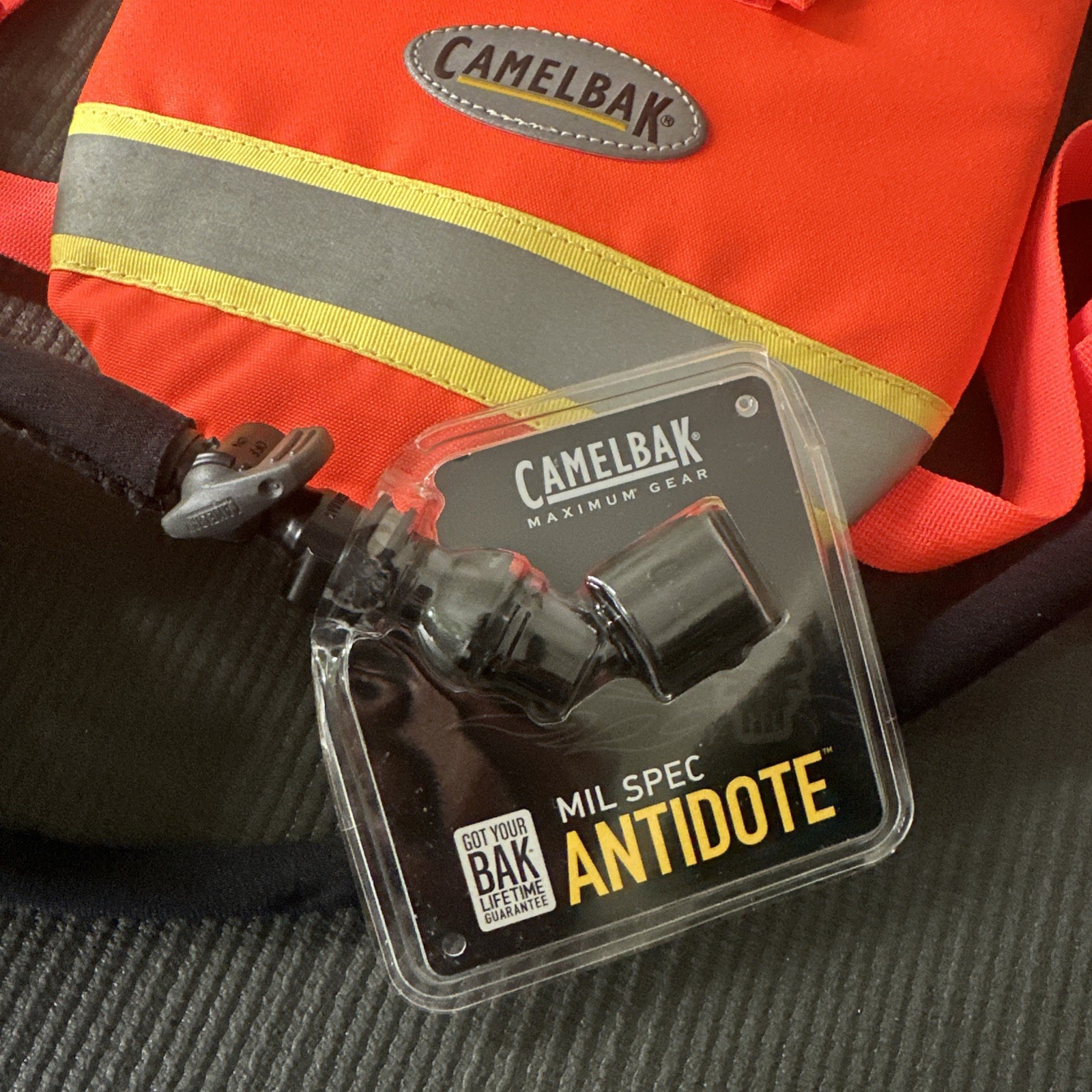Camelback HIVIS Hydration Pack 2L New With Tags Complete Orange / Reflective
