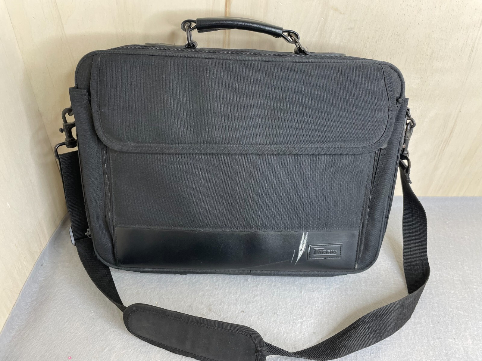 TARGUS Black Heavy Duty Laptop Bag Travel Briefcase w/ Shoulder Strap 15" Laptop