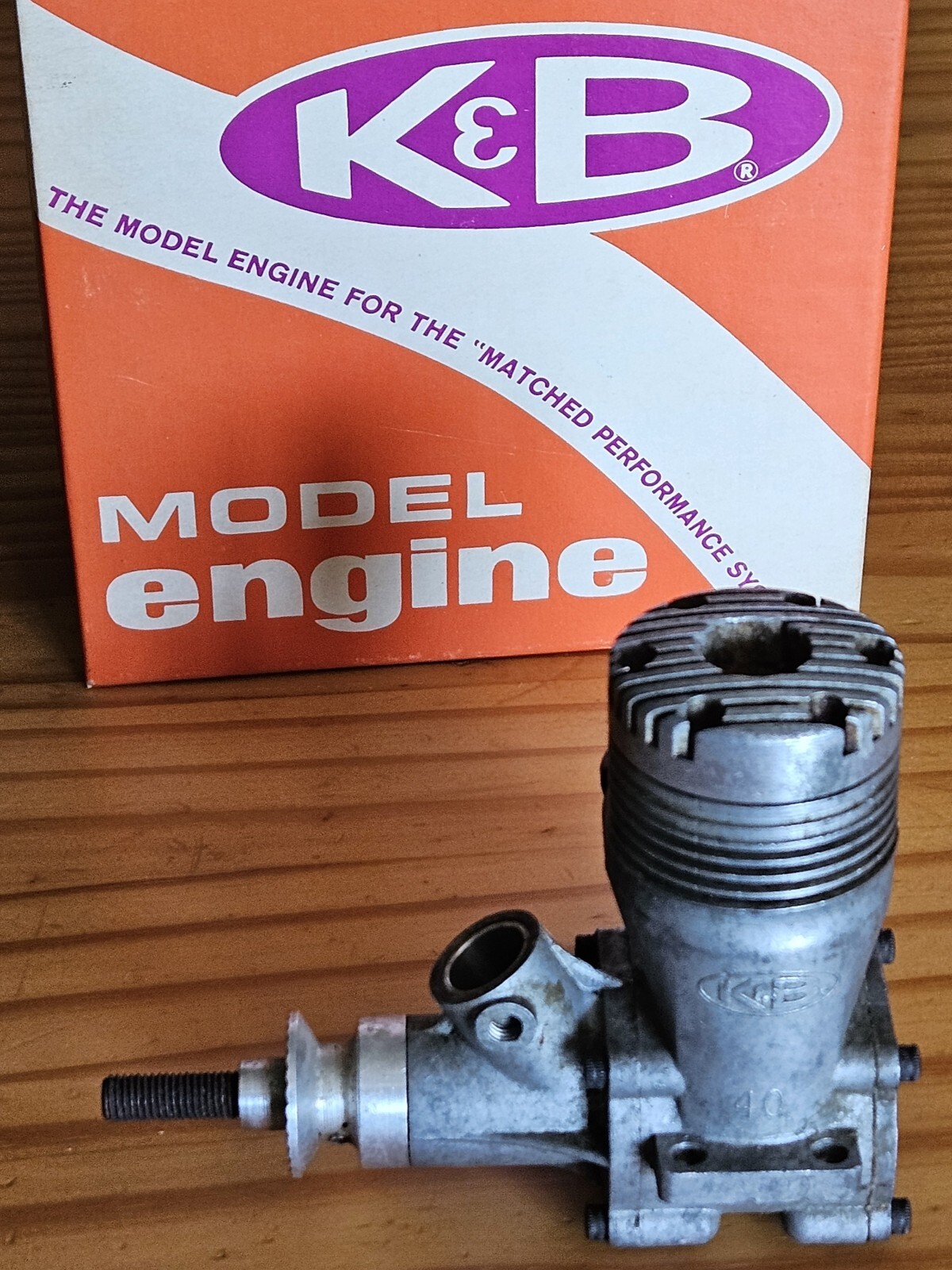 VINTAGE K&B 40 RC CL SEIZED ENGINE WITH BOX FROM ANOTHER MODEL AS IS GS18