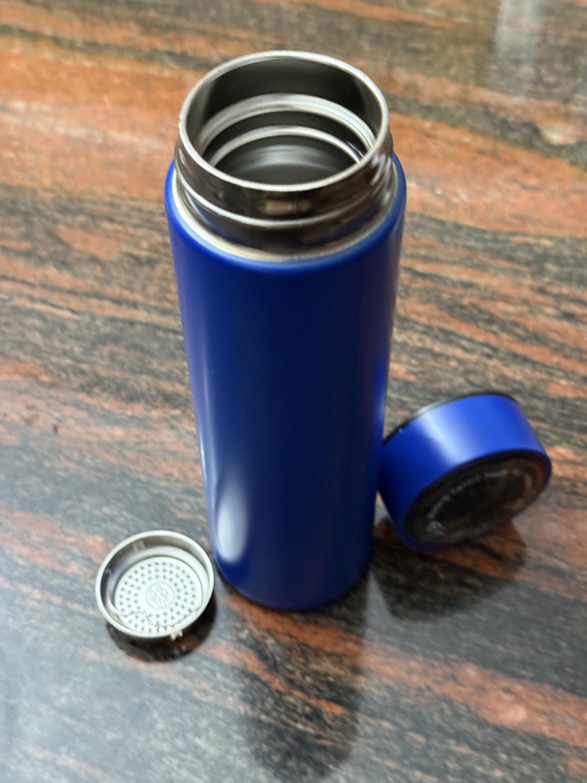 Smart Water Bottle with LED Temperature Display – Hot & Cold) – 500ml Blue