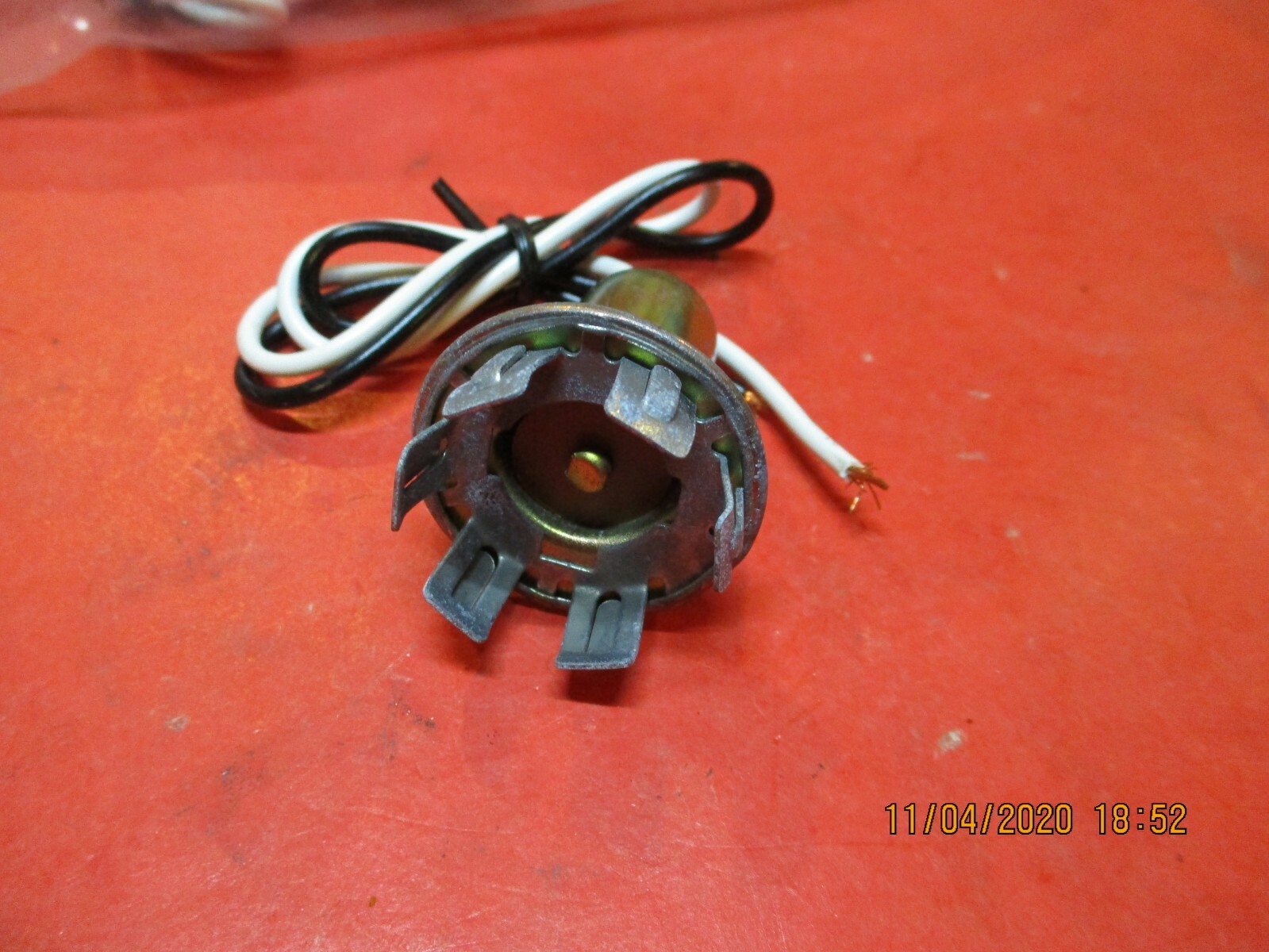AMC-MOPAR---UNIVERSAL---SIGNAL CONTACT -WITH GROUND WIRE--Signal-Socket-