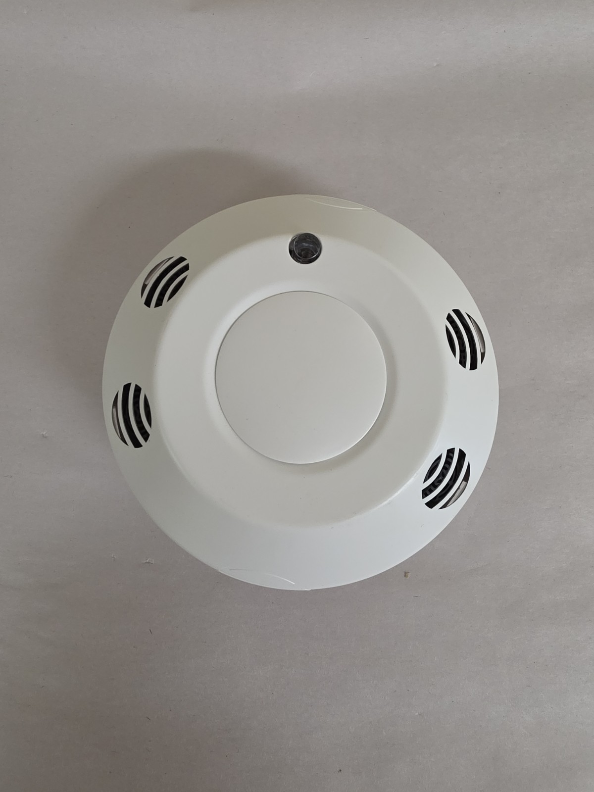 Leviton ODC10UDW ODC Series 1000 Sq. Ft. Ceiling Mount Occupancy Sensor. Preowne