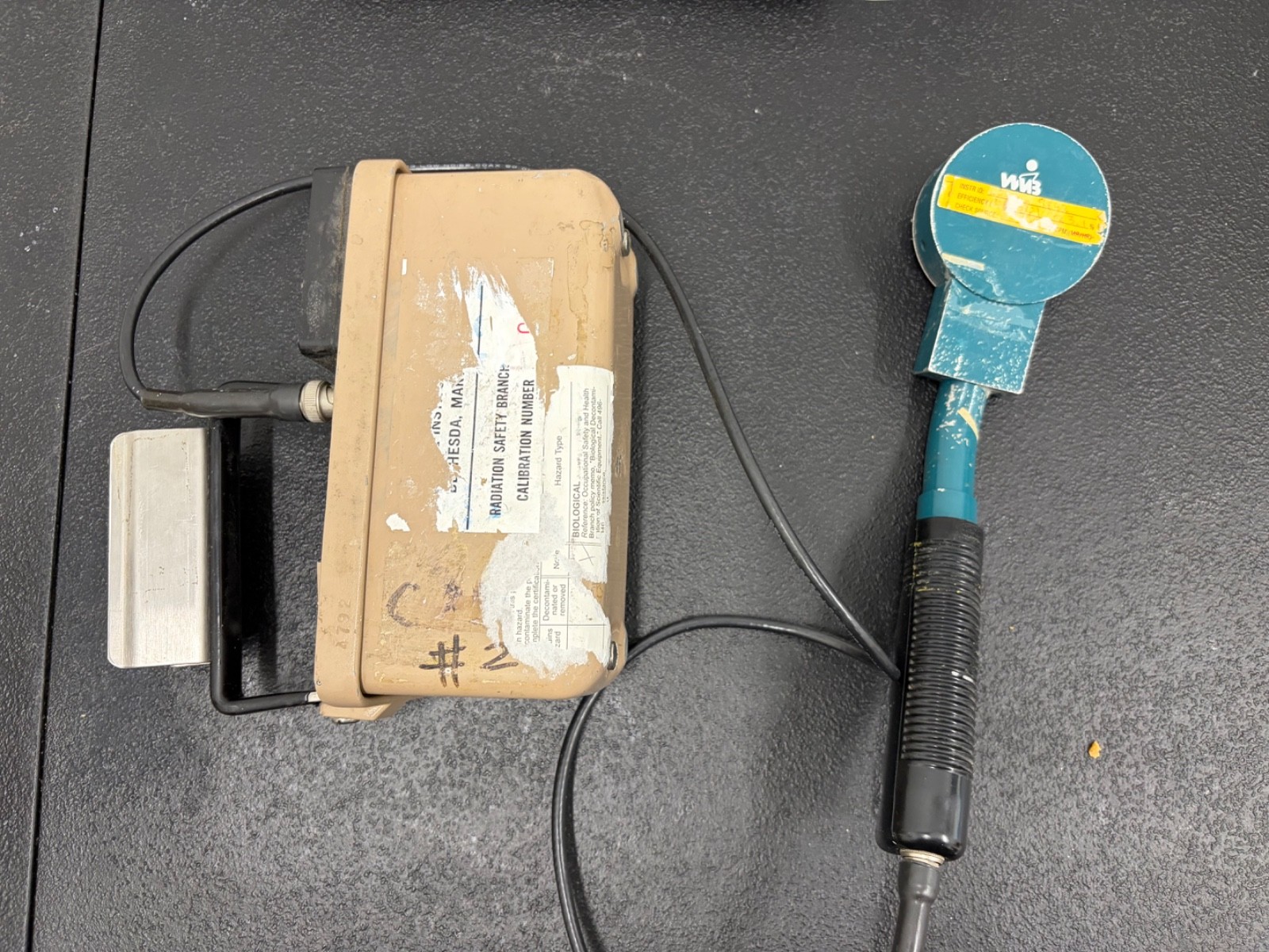 LUDLUM MODEL 2 SURVEY METER WITH 44-9 DETECTOR PROBE