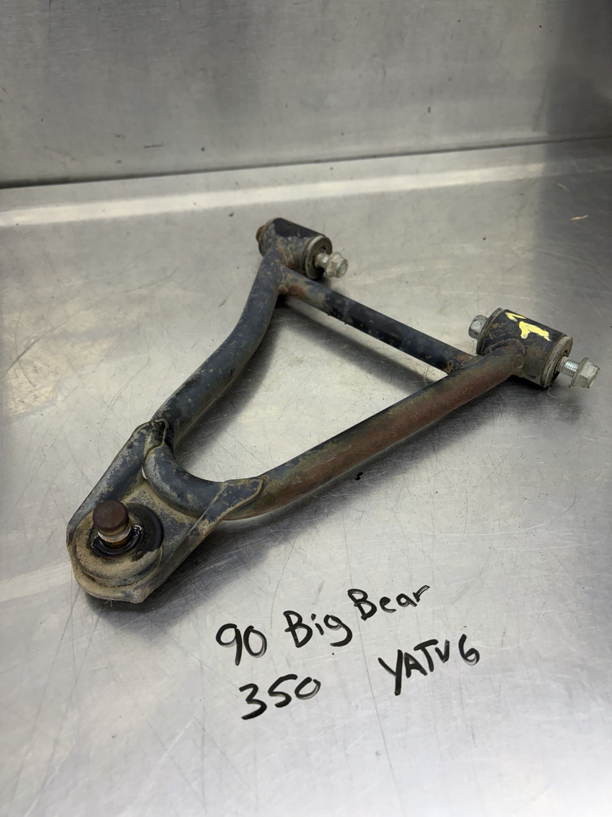 87 88 89 90 91 92 93 94 Yamaha Big Bear 350 OEM Right Front Lower Control A Arm