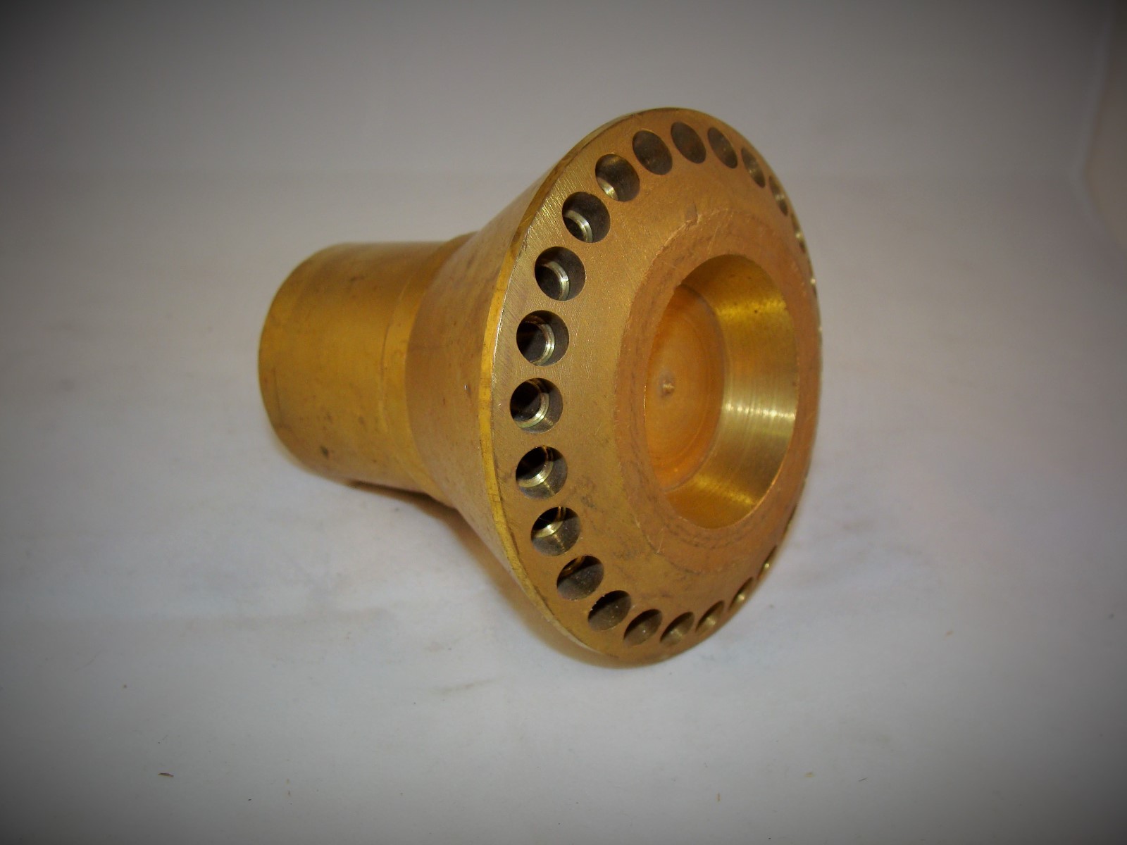 New Overstock Sporlan Brass Nozzle-Type Refrigerant Distributor - 1125-26-1/4