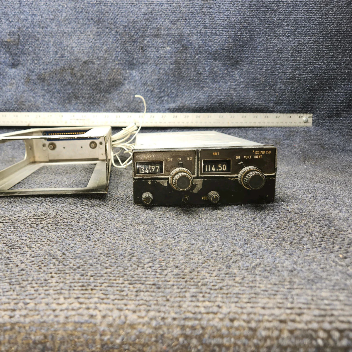 069-1019-00 | Bendix King | KX 175 NAV/COM – Includes Rack and Connector