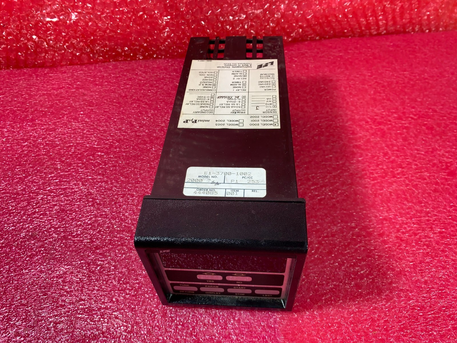 LFE Instruments Temperature Controller 220VAC 4-20mA Model 2000