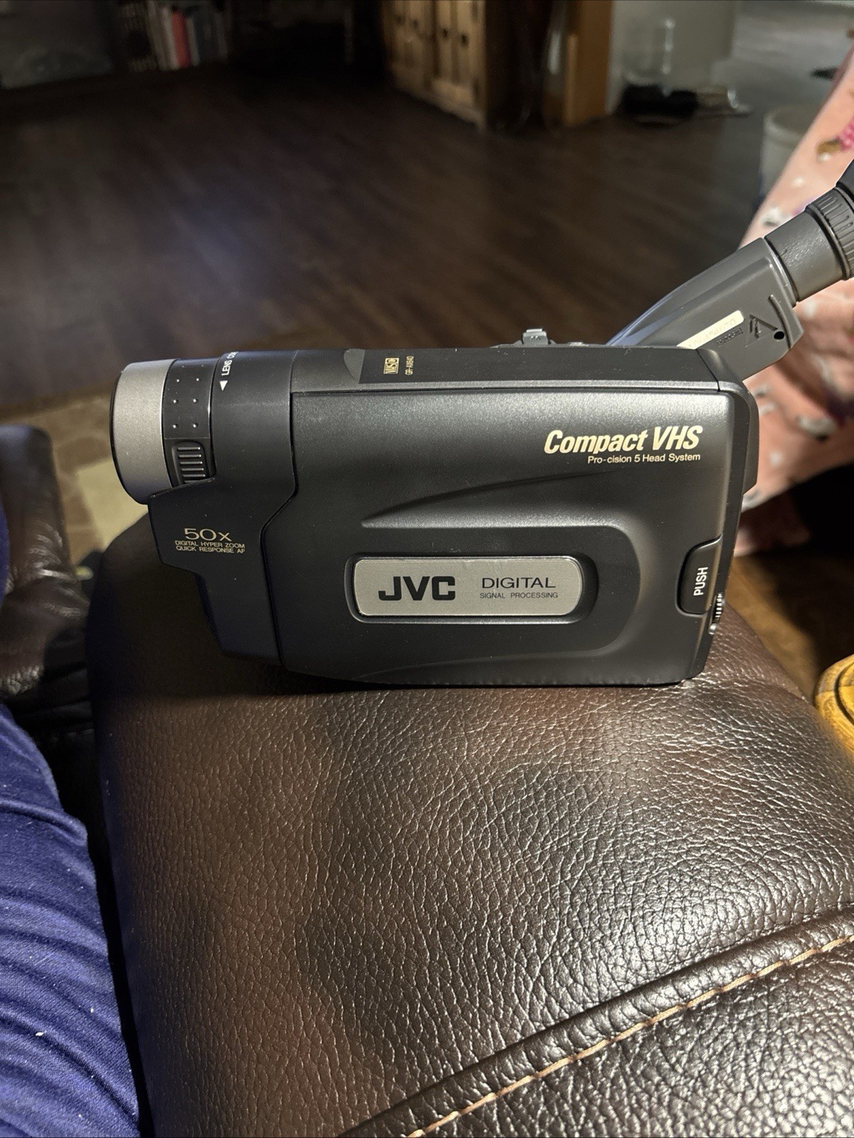 JVC GR-AX640U Compact VHS Camcorder, Not Tested, W/Bag READ!!