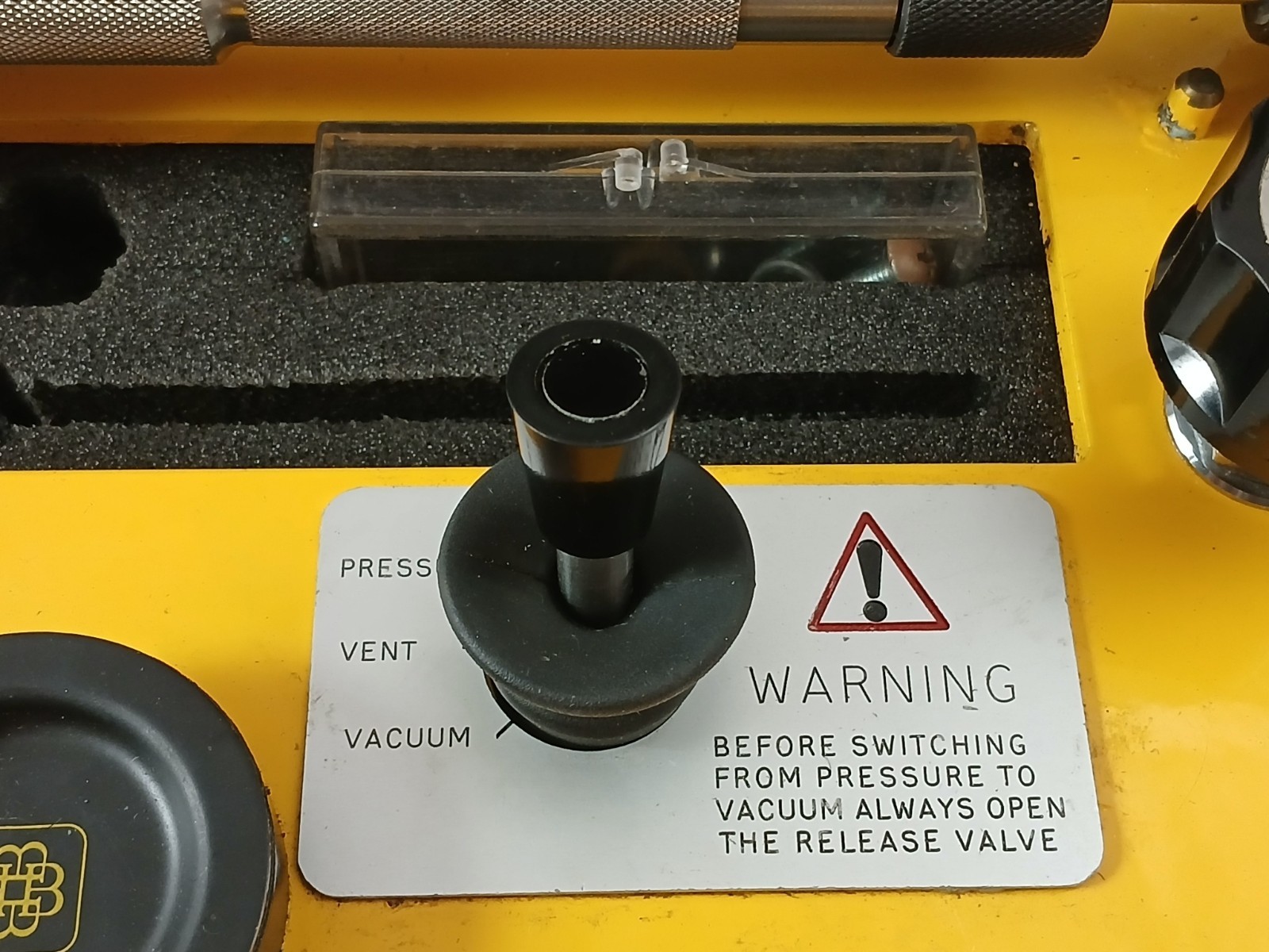 BUDENBERG E400 Digital Pneumatic Pressure Calibrator Kit 100 KPA (Incomplete)