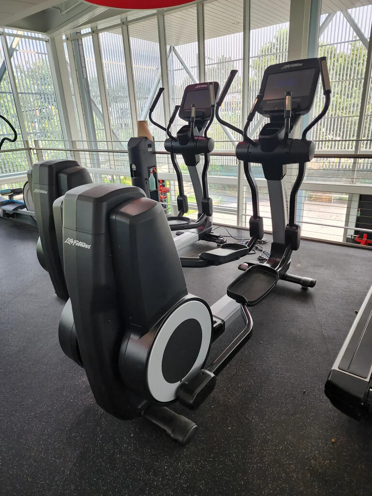 LIFE FITNESS DISCOVER SE3 95XS ELLIPTICAL CROSSTRAINER