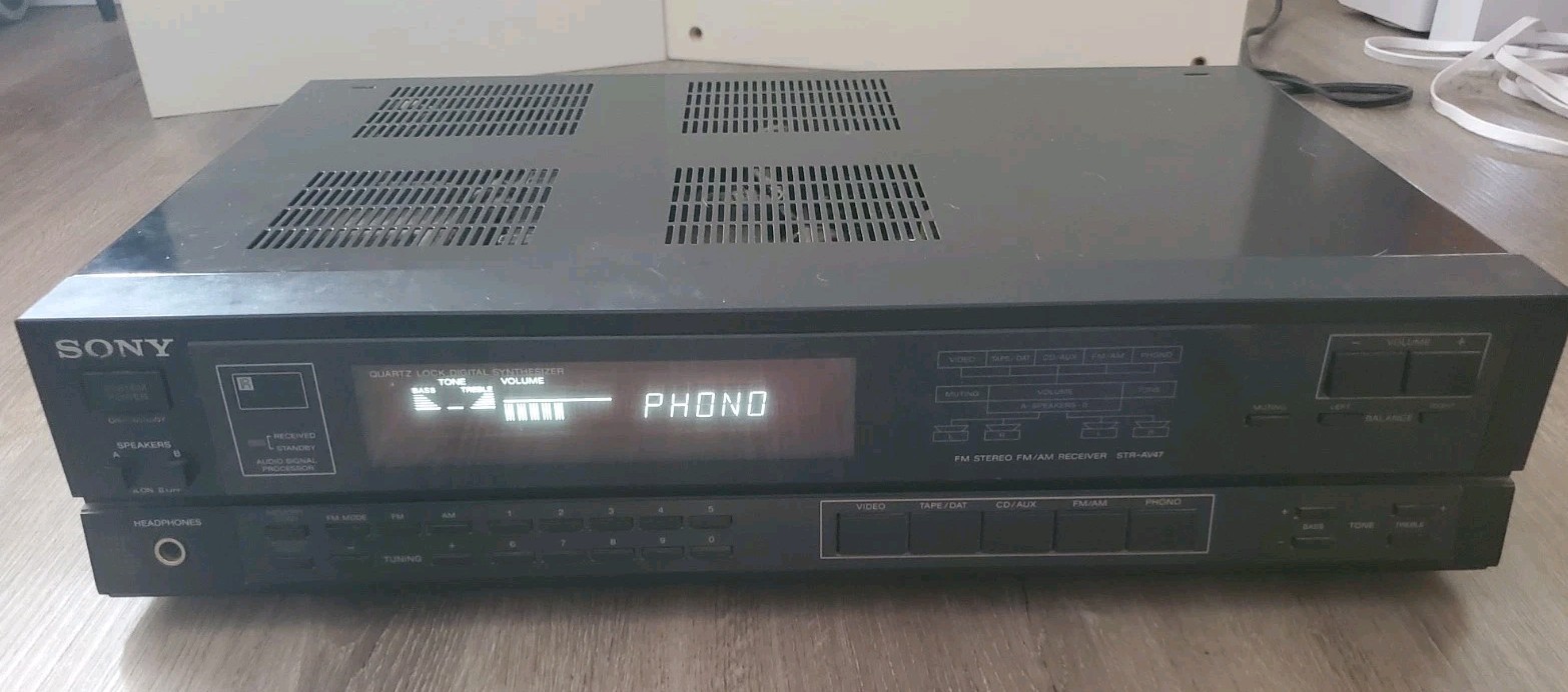 SONY STR-AV47 FM STEREO FM/AM RECEIVER - NO REMOTE. NEEDS WORK. PARTS ONLY.