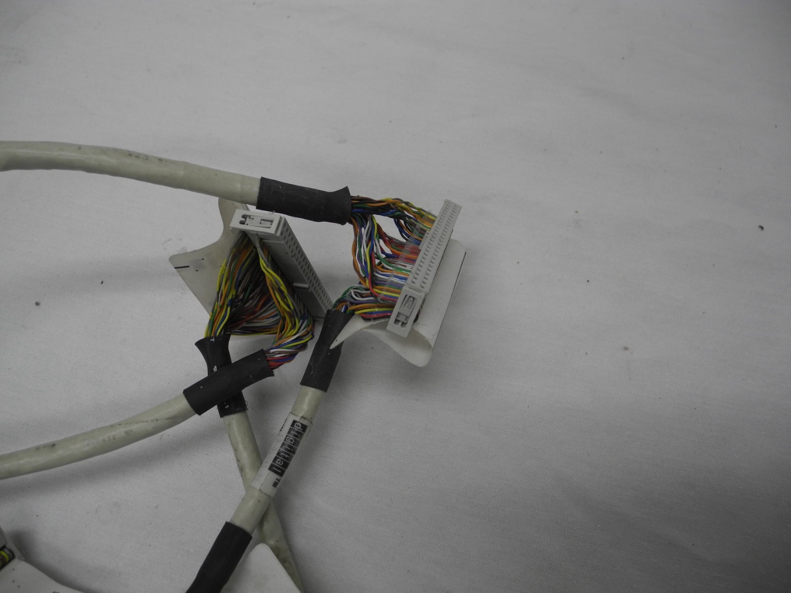 VINTAGE DEC VAX3100/MV3100 5 DEVICE SCSI CABLE 17-02943-01