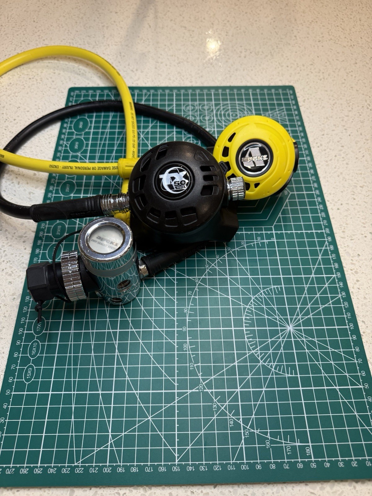 Apeks DST/TX50 w/ ATX40 Octopus- DIN