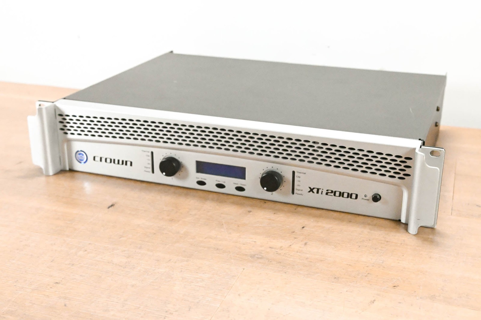 Crown XTi 2000 2-Channel Power Amplifier with DSP CG013C1