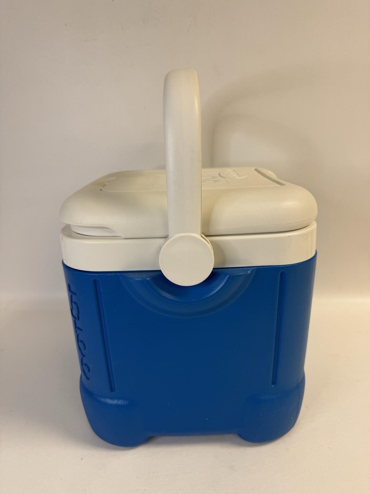 Igloo Ice Cube 12 Quart 14 Can Plastic Cooler Blue White Top Compartment Handle