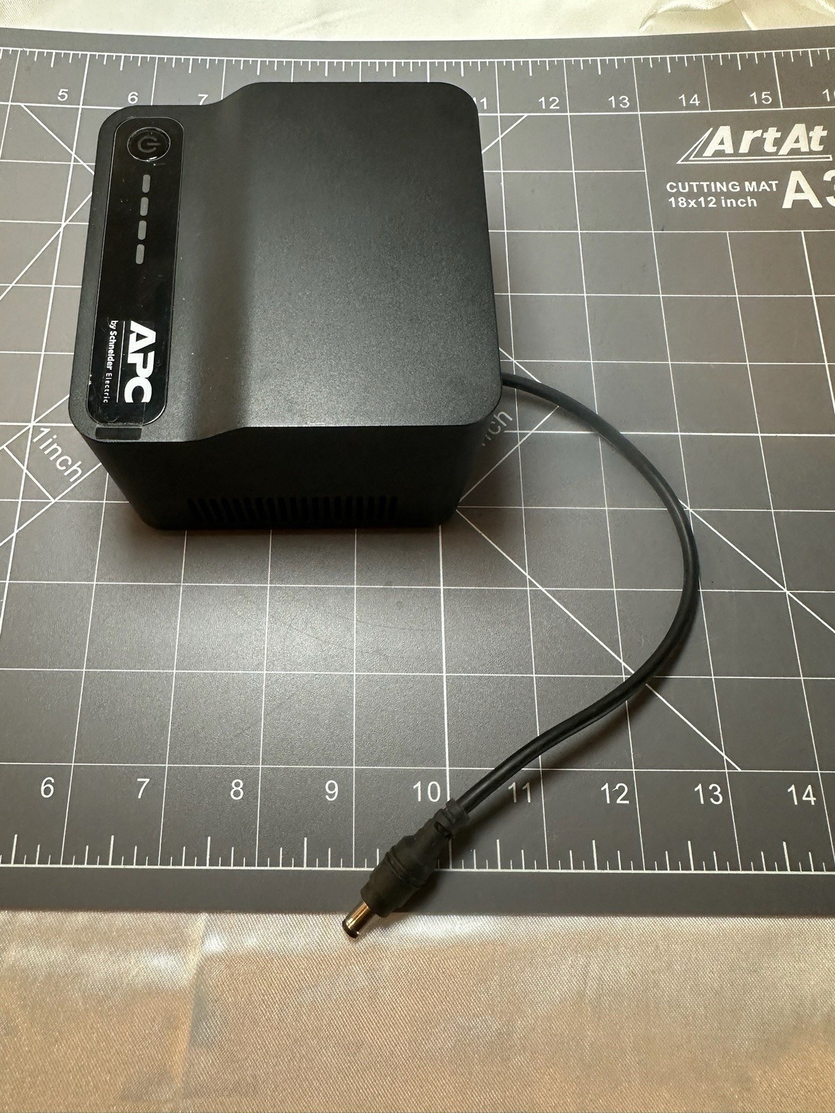 APC UPS, BACK-UPS, CONNECT VoIP/MODEM, UNINTERRUPTIBLE POWER SUPPLY