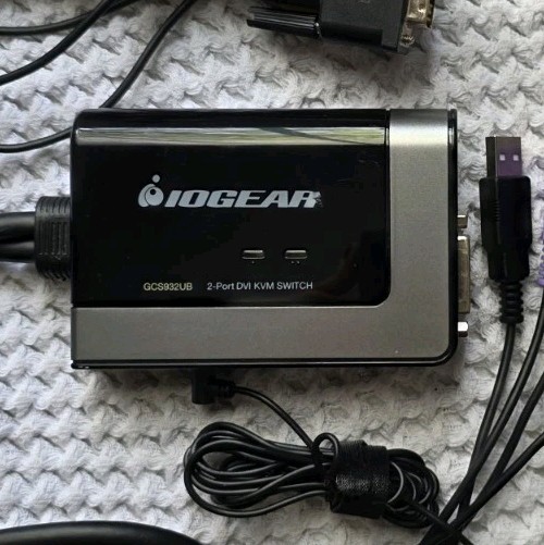 💻 GAMER/PRO SETUP MUST-HAVE: IOGEAR 2-Port DVI KVM Switch 🖥️ ⌨️
