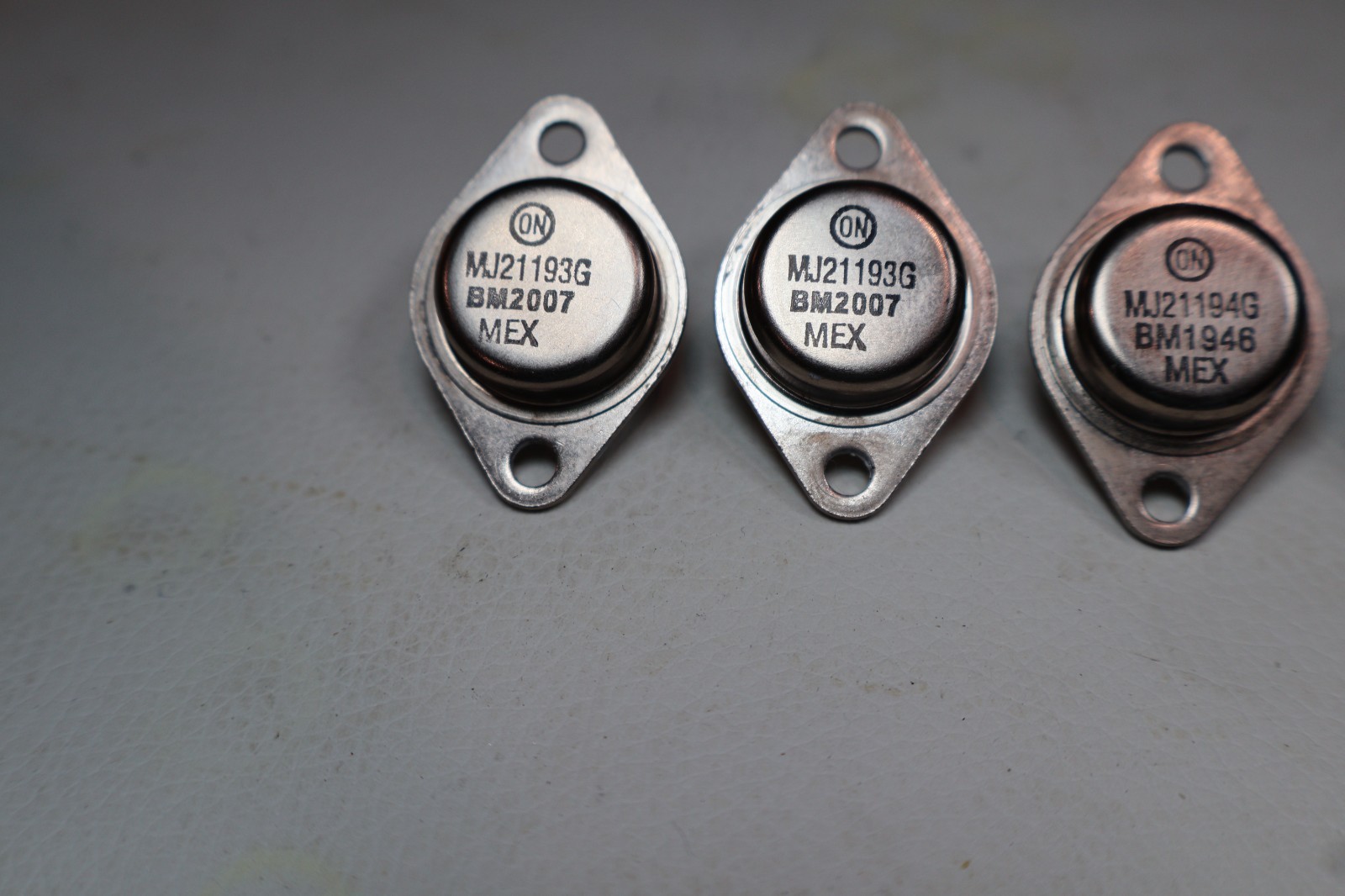 1 Set (4) Transistors for Marantz 4300 P700 Power Output Board MJ21193G MJ21194G
