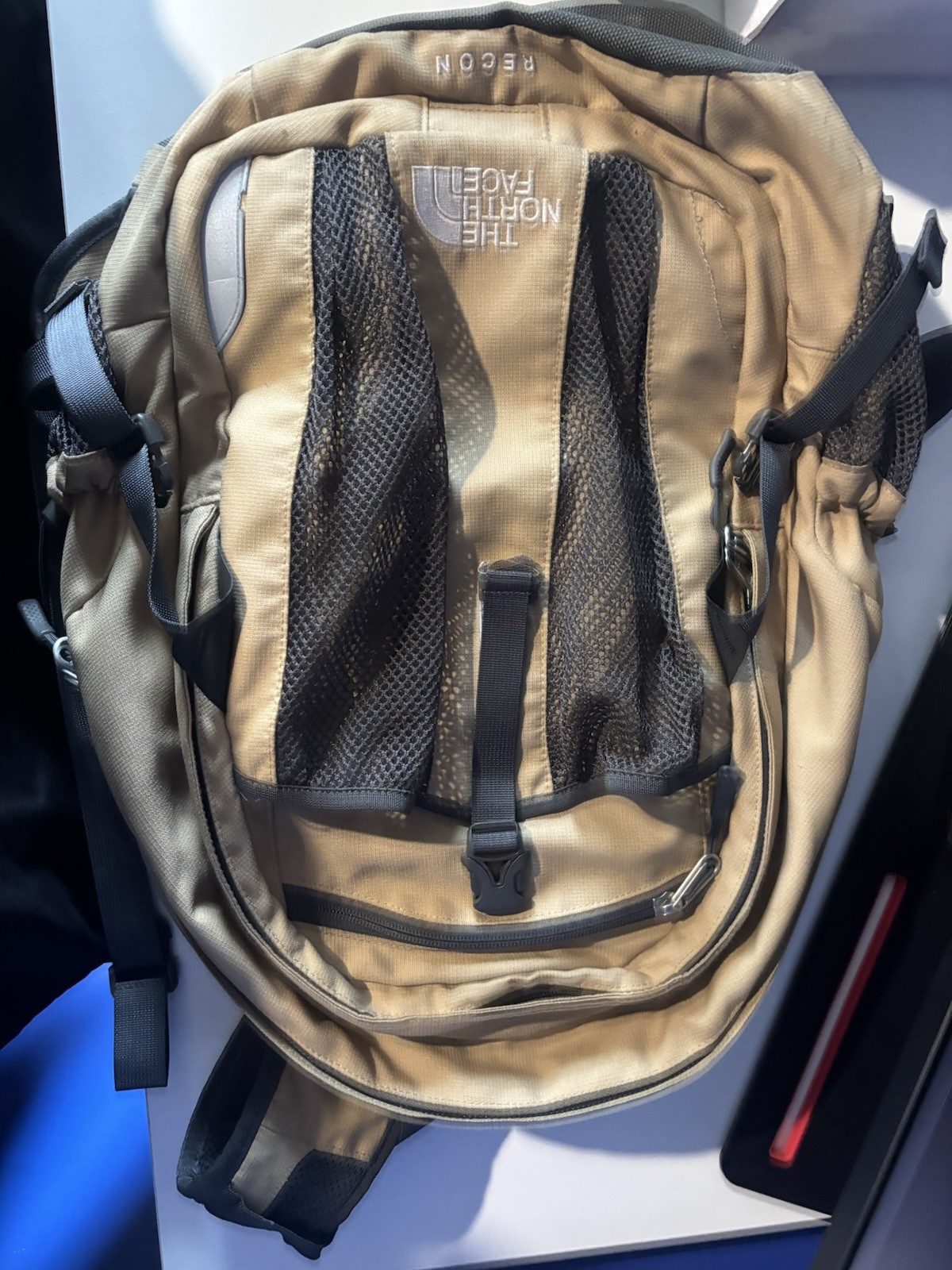 The North Face Recon Hiking Backpack Padded Straps Zip Beige/Black
