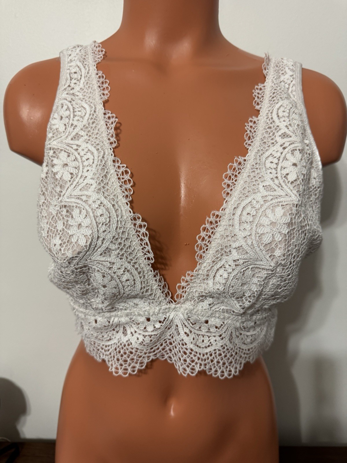 NWOT Victoria’s Secret Body By Victoria Lace White Crochet Bralette, Size XL