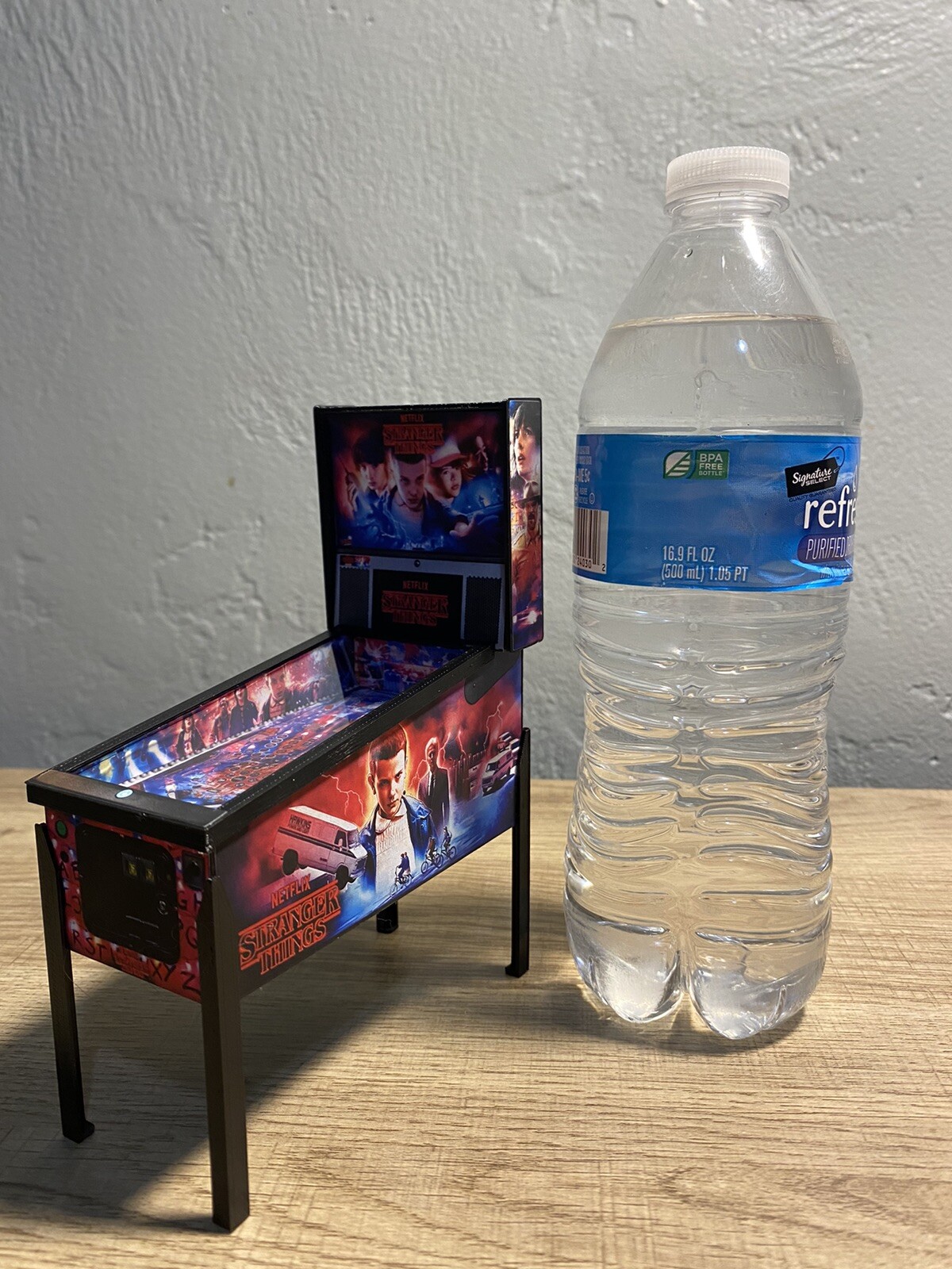 1:12 Scale Replica “Stranger Things” Pinball Machine Mini Model Keepsake Trophy