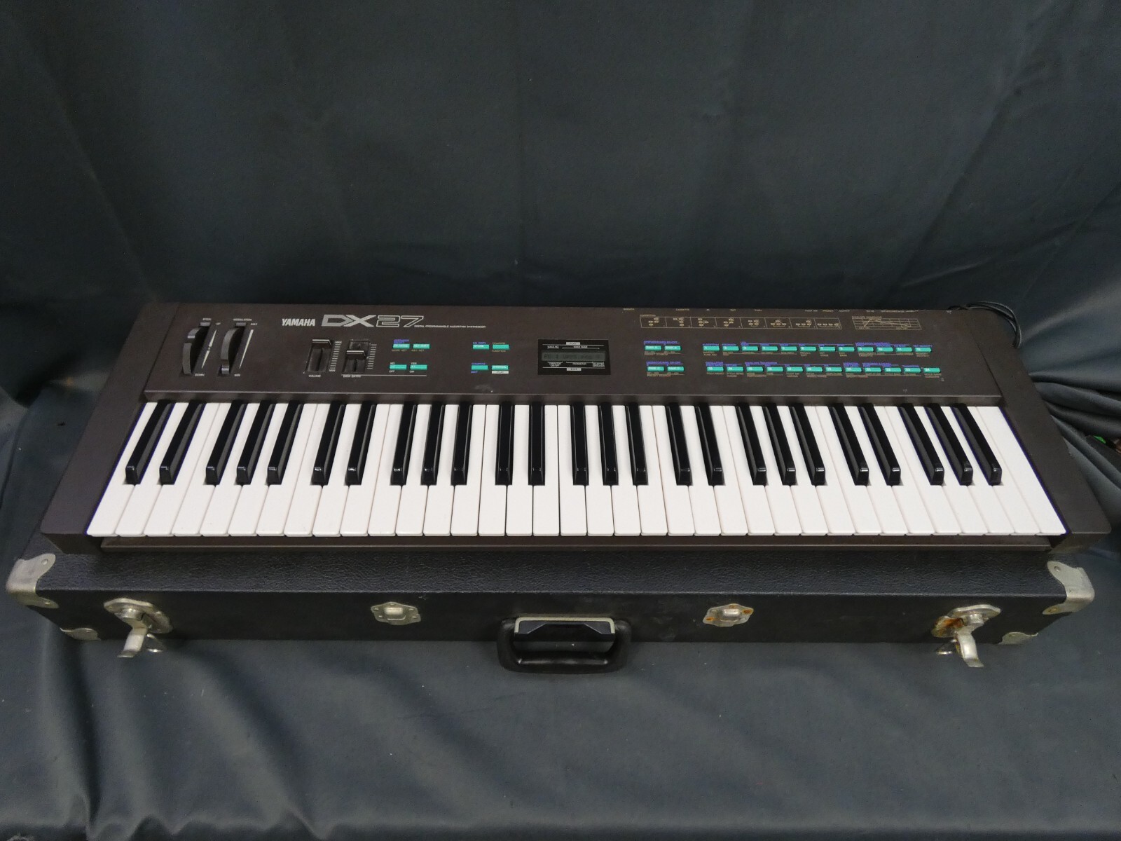 Vintage Yamaha DX27 Synthesizer 61-Key Keyboard, w/ Road Case