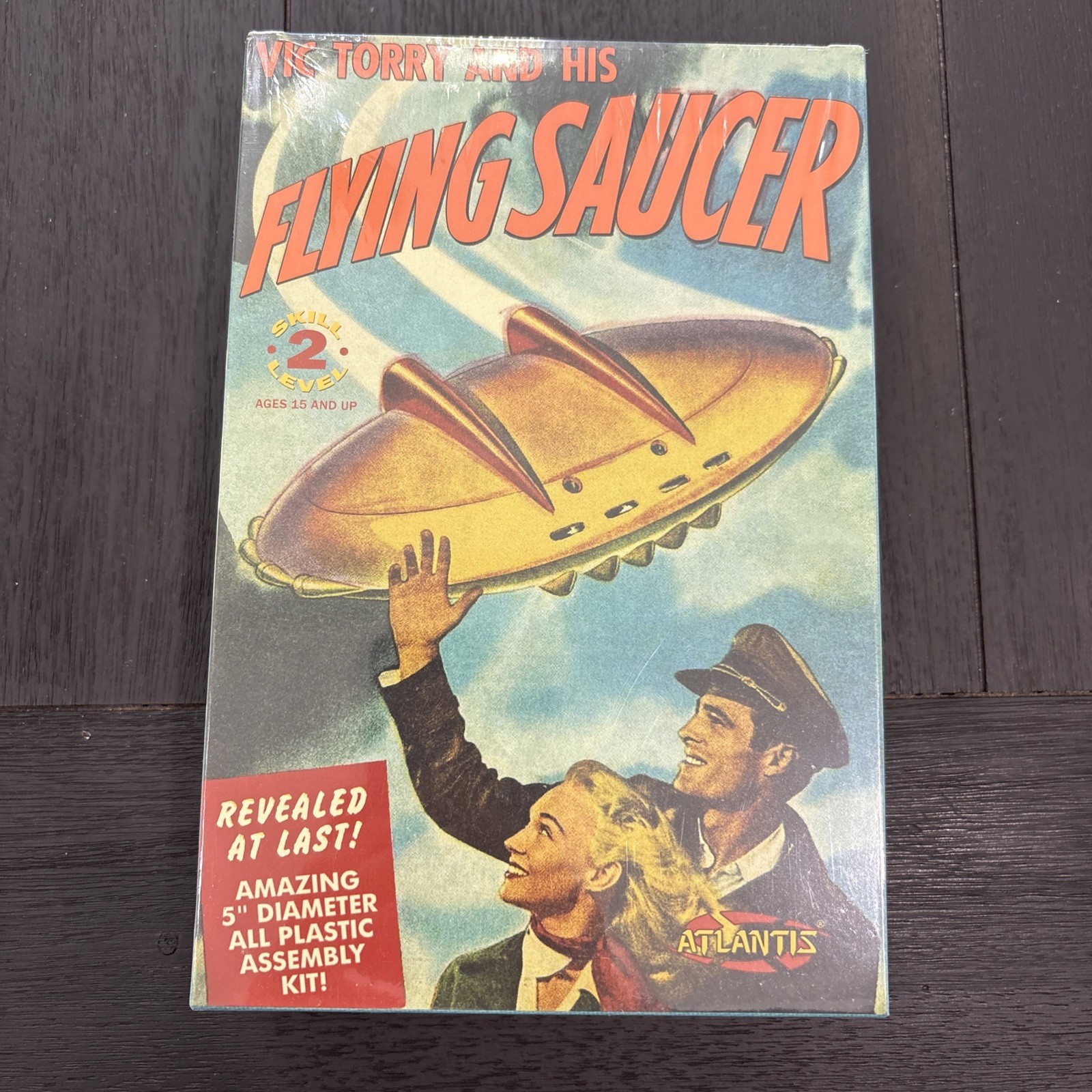 Atlantis Vic Torry & His Flying Saucer Model Kit AMC-1009
