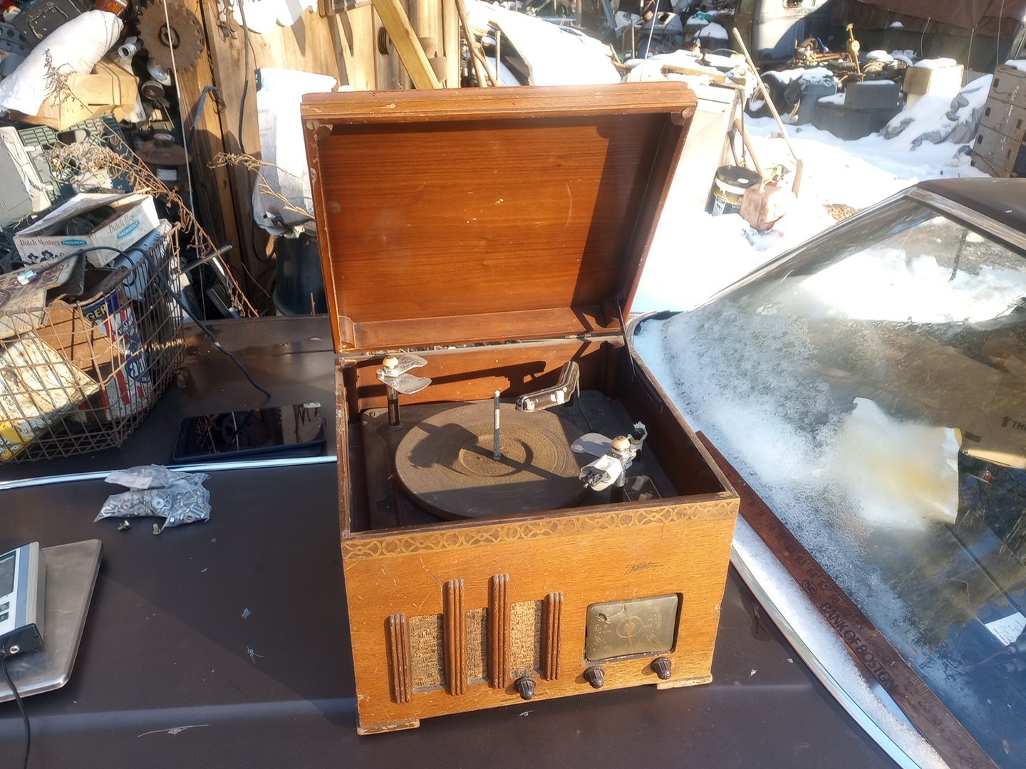 Very Nice Antique Zenith Radio And Phonograph
