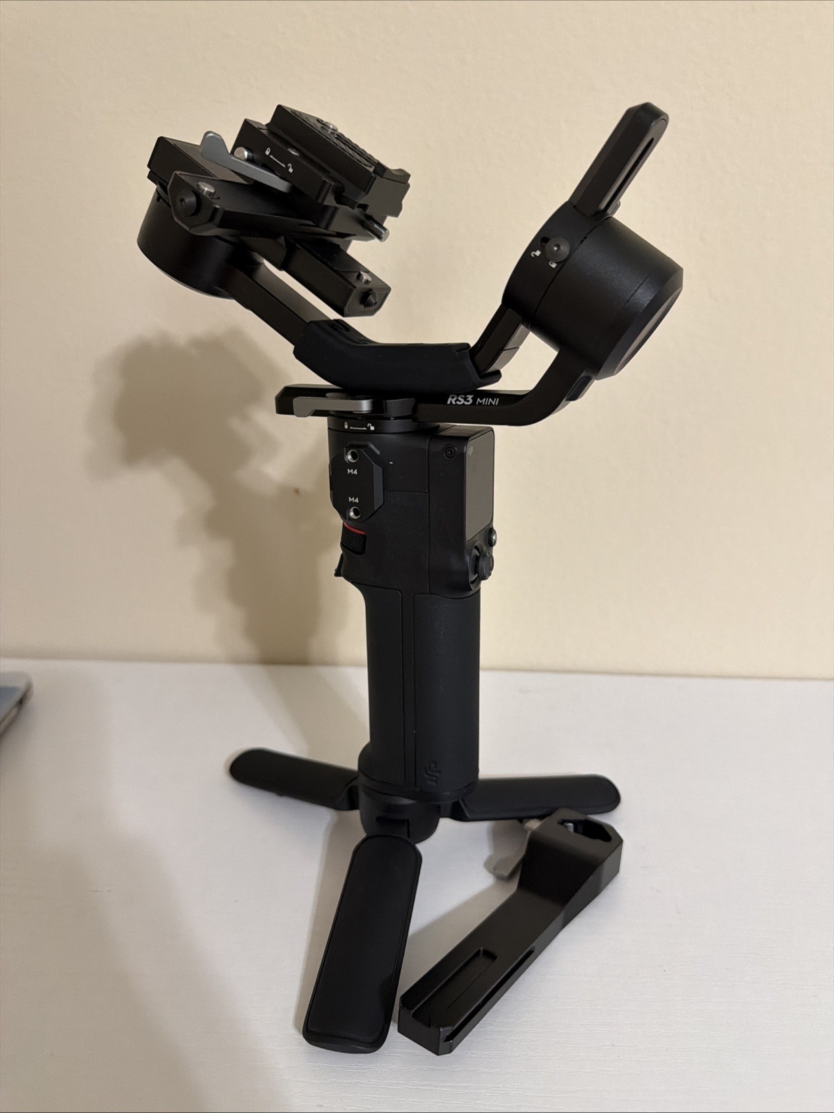 1-Use DJI RONIN RS3 MINI - No Box