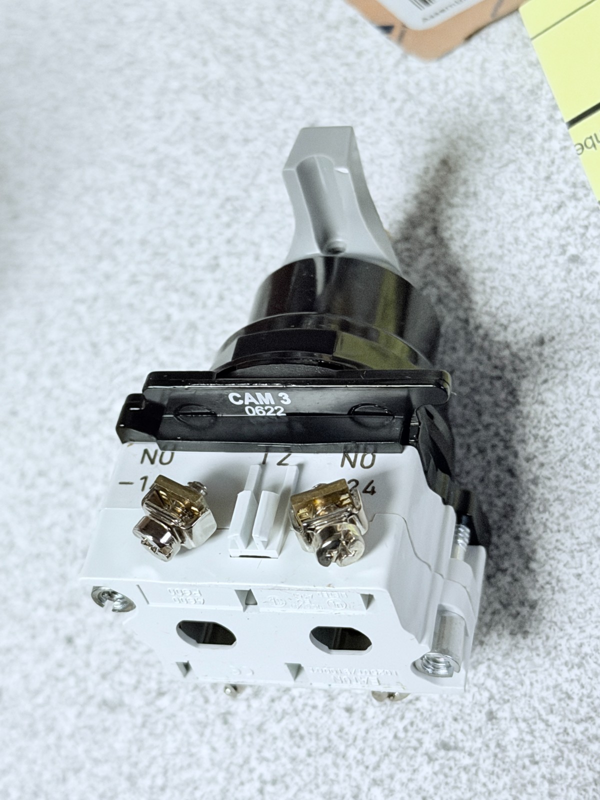 NEW EATON E34YED26-2 Selector Switch 3 Position Spring Return 2NO Corr. Resist.