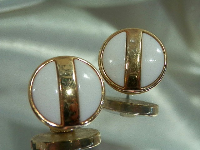 XX Classy Vintage Thermoset Earrings  3125jl