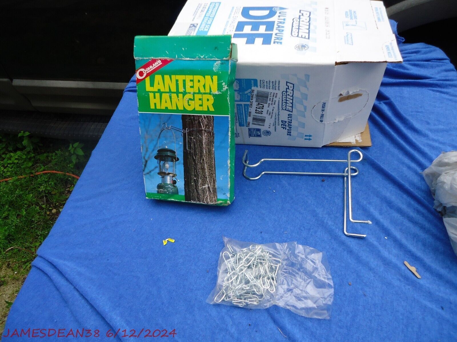 VTG  Coghlans Lantern Hanger Metal Chain Hook Tree Post IN BOX