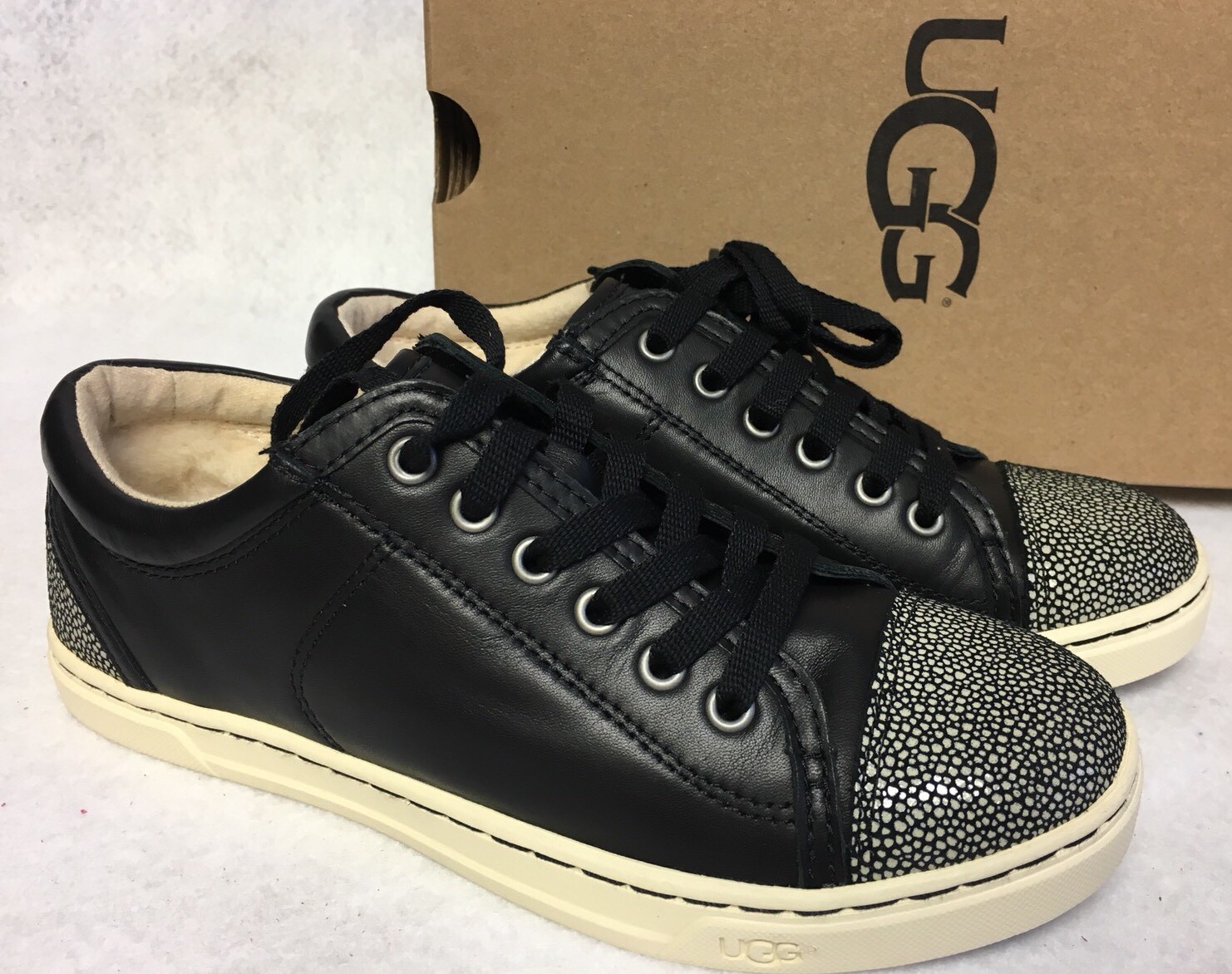 UGG Australia TAYA Black LEATHER FASHION SNEAKERS WOMENS 1006828 Lace Up Shoes